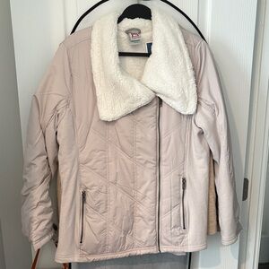 Avalanche Women's Jacket with Faux Fur Collar. Tan. Size large. NWT!
